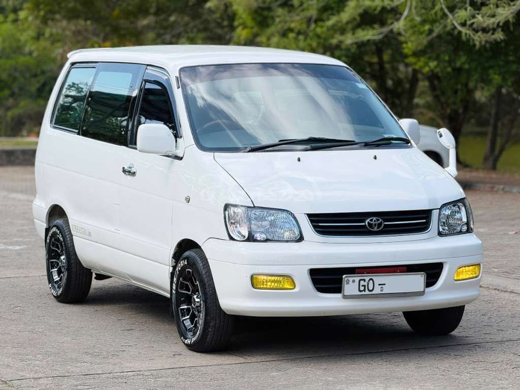 Toyota Noah Auto—Brand‑New Cond., 1st Owner, 20,000 km